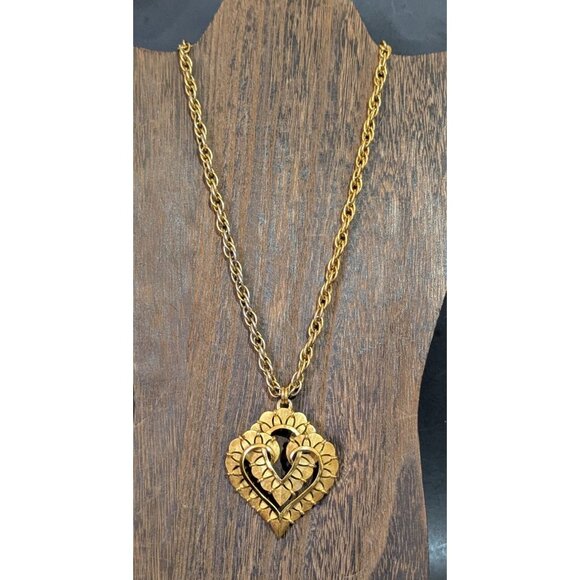 Vintage Crown Trifari Gold Tone Heart Pendant Necklace Chain 20" Elegant - Picture 2 of 8
